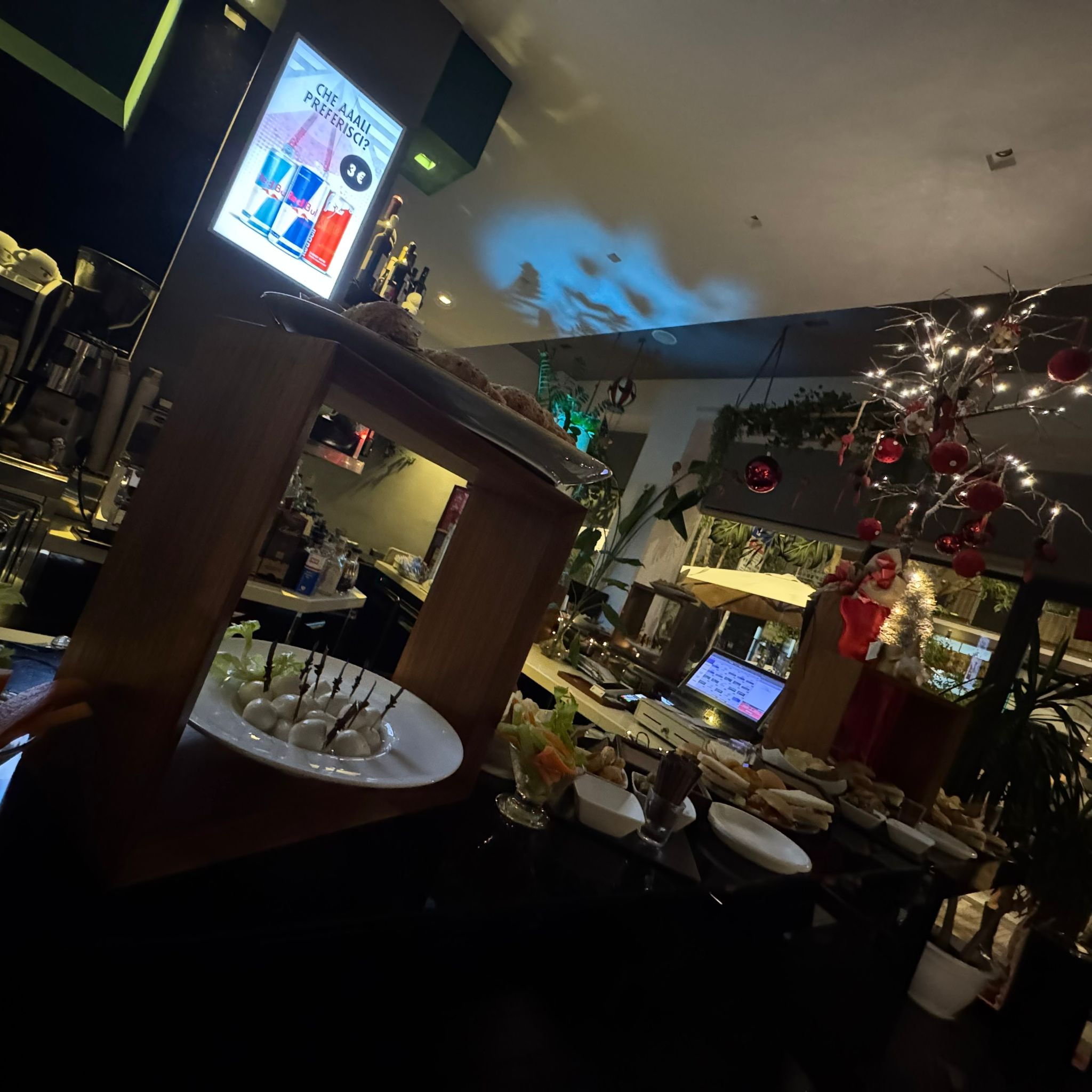 Aperitivo servito al bistrot